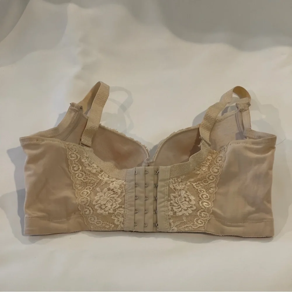 NWOT Nude Lace Underwire Bra Elegant Full Support Lingerie